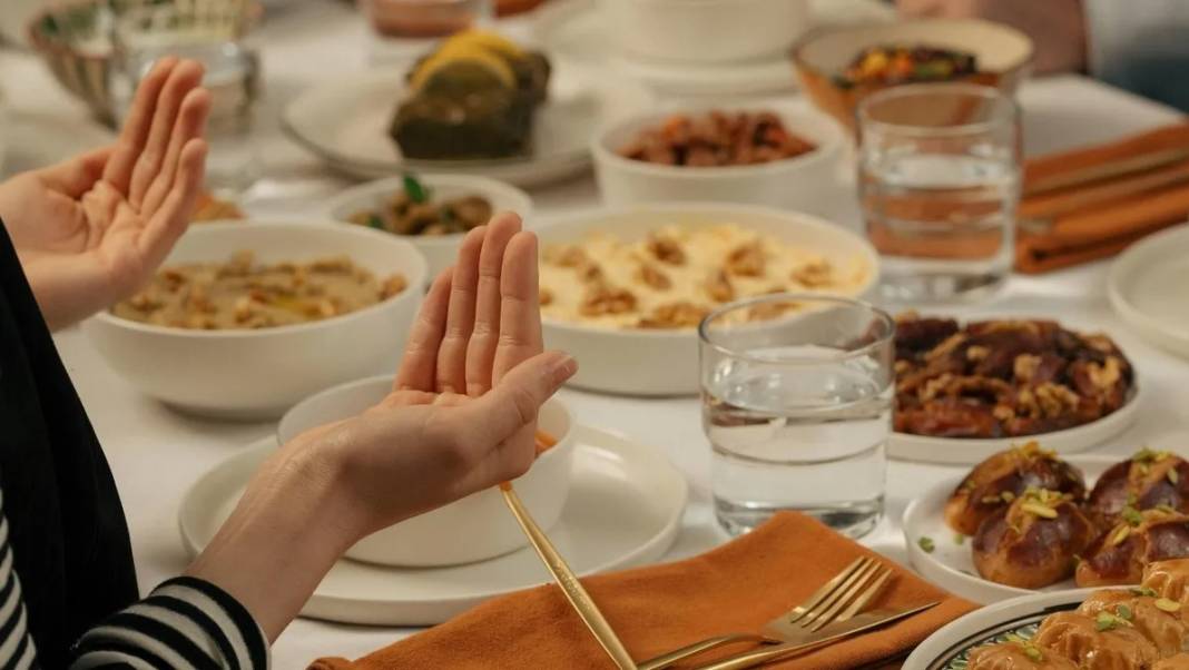 Niyet etmeden oruç tutulur mu? Sahura kalkmazsak ne olur? Oruca nasıl niyet edilir? 2